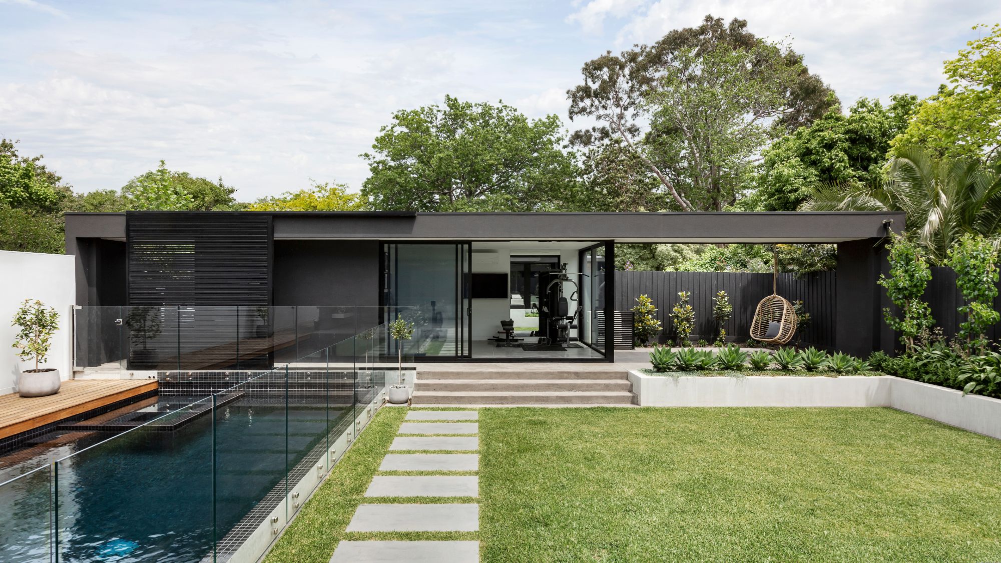 modern-house-exterior-GF59AUJ.jpg